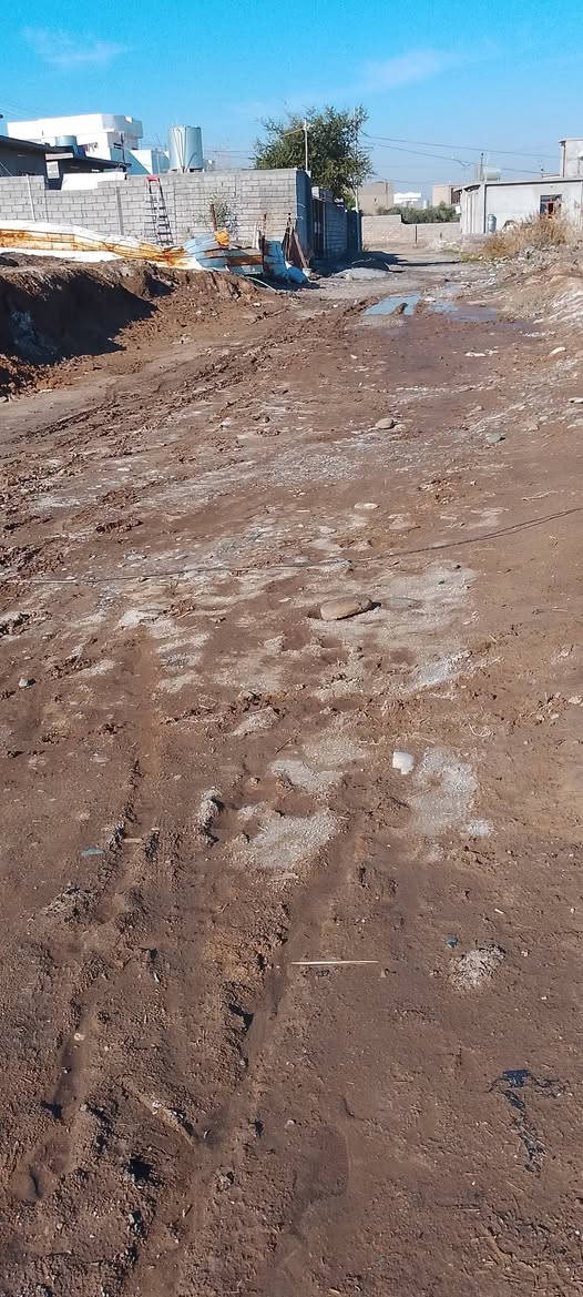 ارض للبيع مساحتها 300واجها 15عرض20سند زراعي موقعها يم بيت طه الدوكان ومحلات جبروت امرأة 
متوفر كافه الخدمات مي وكهرباء وشارع كلشي يمها 
سعرها مناسب ترهم مقدمه ونقد اتصل وتدلل ***********
