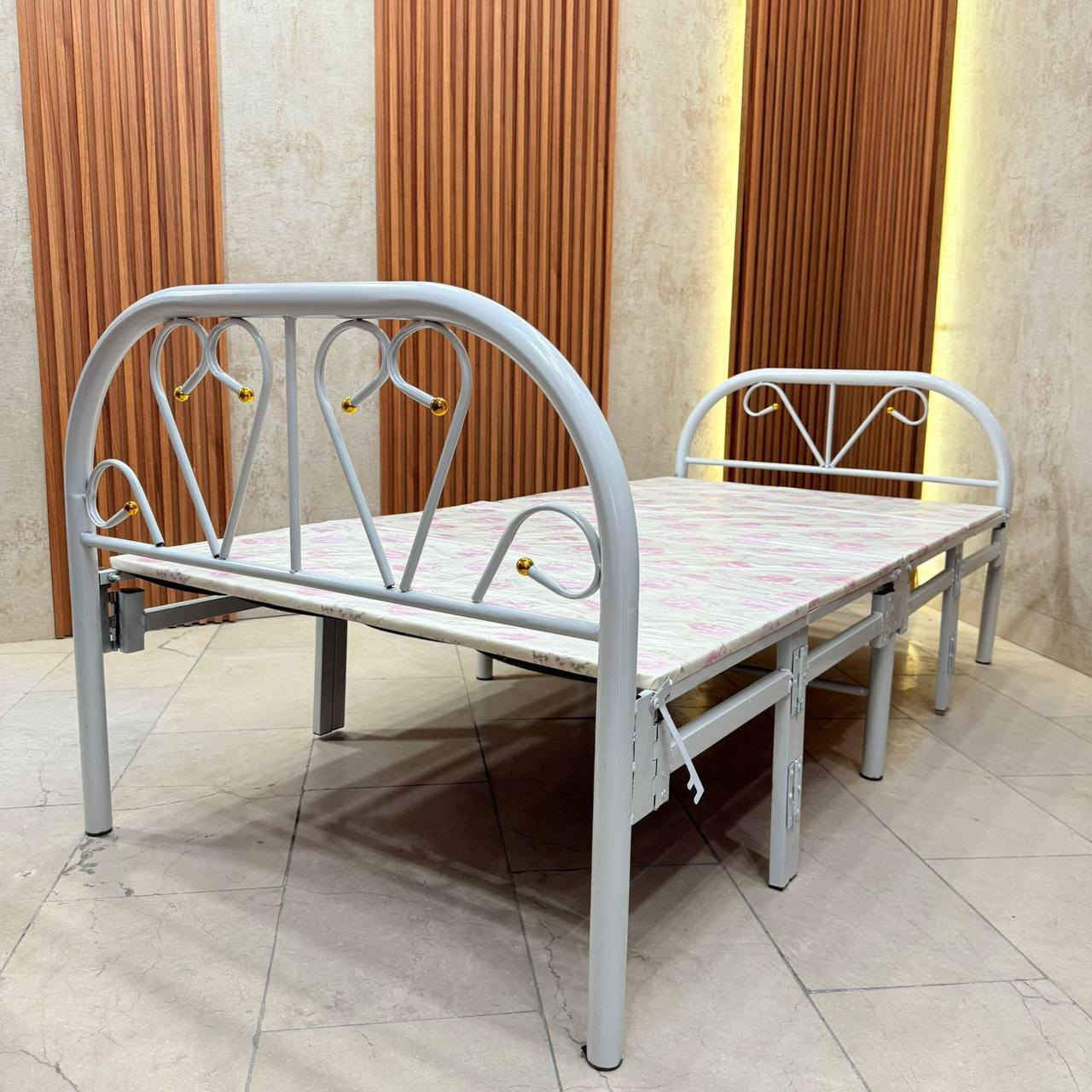 سرير دفتري 90*190 سم 
درجه اولى يتحمل اوزان ثقيله


**إذا كنت صاحب هذا الإعلان وتريد حذفه لأي سبب، رجاءا أرسل رسالة إلى الدعم الفني**