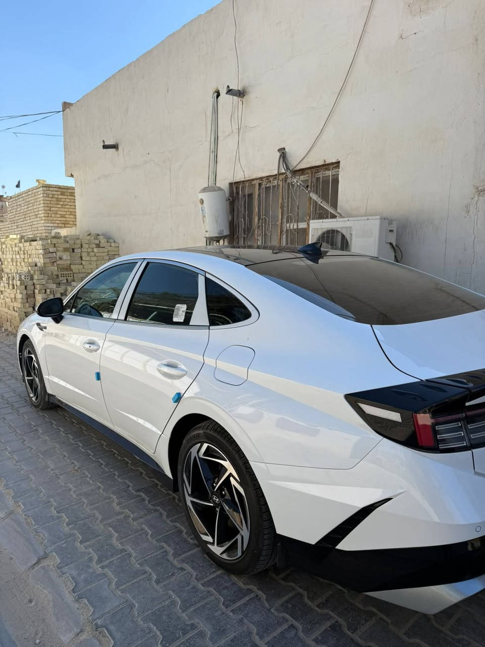 سوناتا خليجي موديل 2024  الفول بانوراما
السيارة كفالة عامة بحالة الشركة وفول مواصفات 
السعر 235 $ ورقة وبيها مجال 
للاستفسار / *********** المكان كربلاء شارع المخازن
المواصفات :......................
حجم المحرك 2500 دوش
سقف بانورامي
صندوق كهربائي
كاميرا خلفية دوارة
حساسات امامية وخلفية
بصمة تشغيل وابواب وجنطة
مثبت السرعة
مرايا جانبية كهربائية
نوافذ كهربائية اوتو 
شاشة ديجتال 
مقاعد كهربائية
6 وسادة هوائية
المصابيح الأمامية والخلفية  LED
داتا شو 
أبل كاربلاي
توقف ذاتي Auto Hold
سايد بريك بصمة 
شاحن لاسلكي
ستائر خلفية
وضعيات القيادة Drive mode
التبريد منفصل مناخين لمس
2 قطع تبريد 
مانع الانزلاق و ABS
وبعد بيها مواصفات
