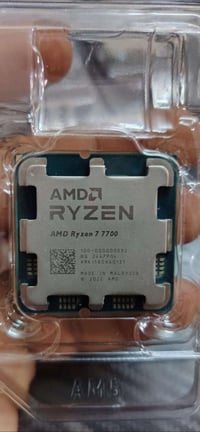معالج Ryazn 7 7700 تراي جديد لوك  سعر ب ٣٢٥ الف مع التوصيل  ٠٧٧٠٠٥٢٩٦٨...