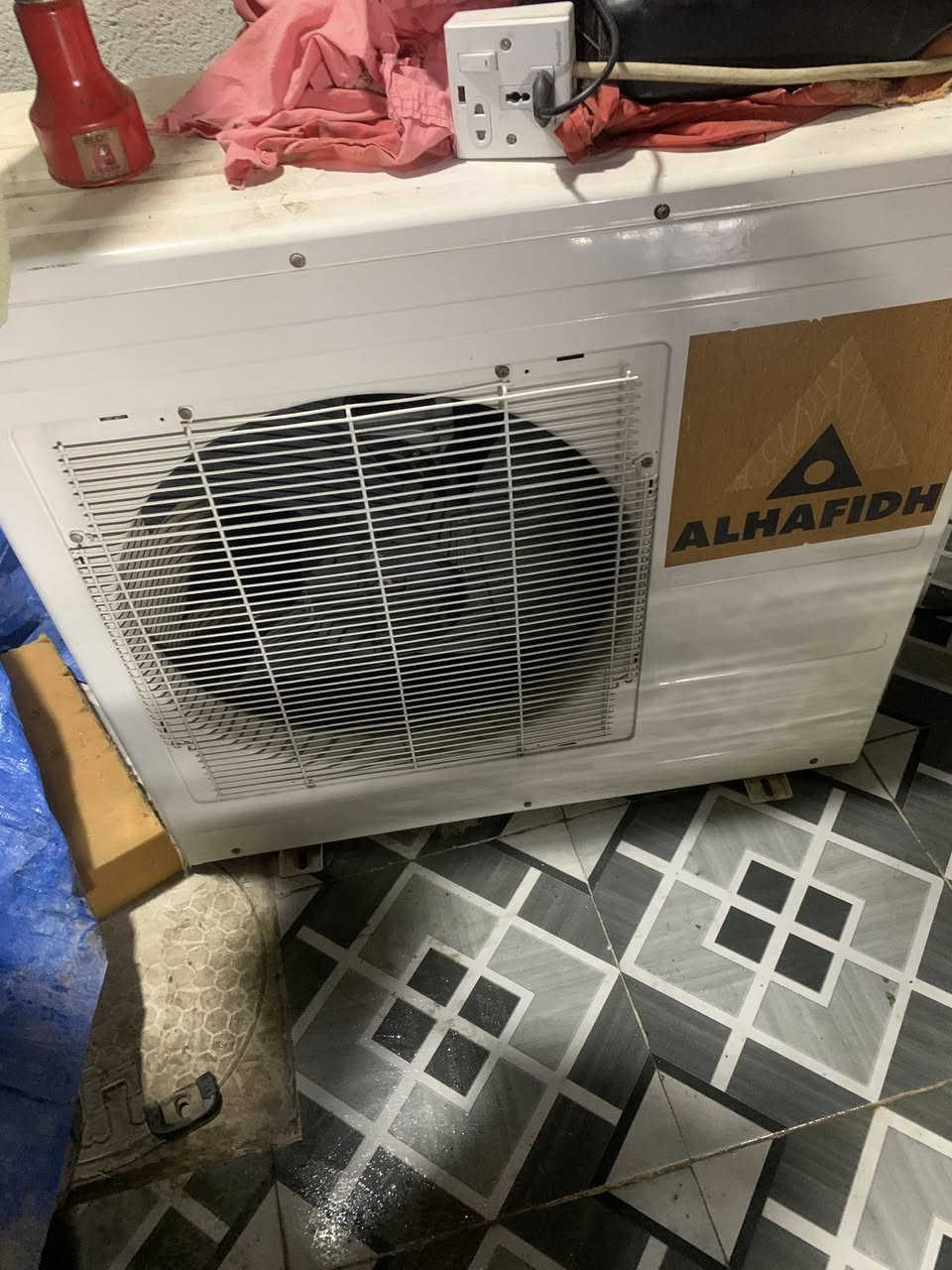 السلام عليكم سبلت طنين وثلث عامودي نوع الحافظ للبيع جهاز نضيف غاز ماته مقفول كمبريسر بلادي تدفه تبريد تاخذه عل فحص سعره 500 الف وبي مجال شي قليل مكاني بغداد ***********
