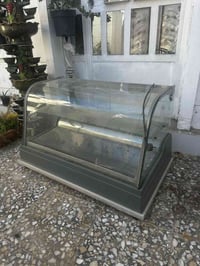 للبيع براد كيك عرض متر ارتفاع ٧٠ سم 07734155058