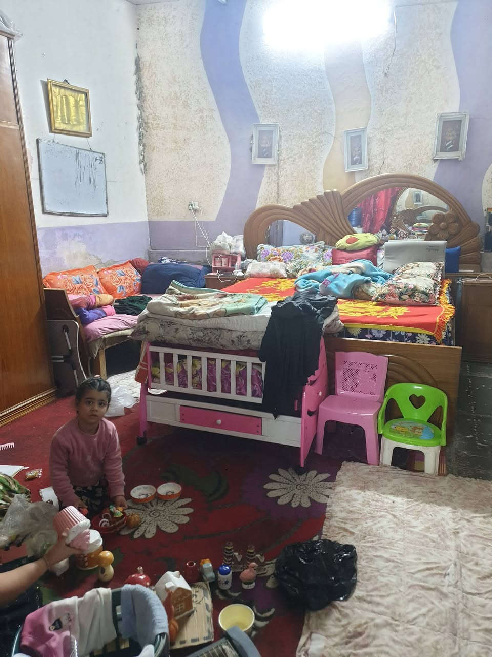 ت تجاوز في حي الامانة قرب مجسر المهندسين الجديد قرب تقاطع الداخل للبيع المساحة ١٥٠ الواجهة ١٠ النزال ١٥ ونص يحتوي على غرفتين وحمام ومرافق وهول ومطبخ وترك كبير يصلح ان يكون غرفة البيت سقف  سندويش عدا المطبخ والهول عكاده تحتاج ترميم البيت بناء طابوق مجاري رئيسى ميزانية كهرباء الشارع تبليط للاستفسار ***********  ابو فاطمه يرهم ابيع قطع من البيت واجهه ٤ متر ونزال ١٥ وكسر
