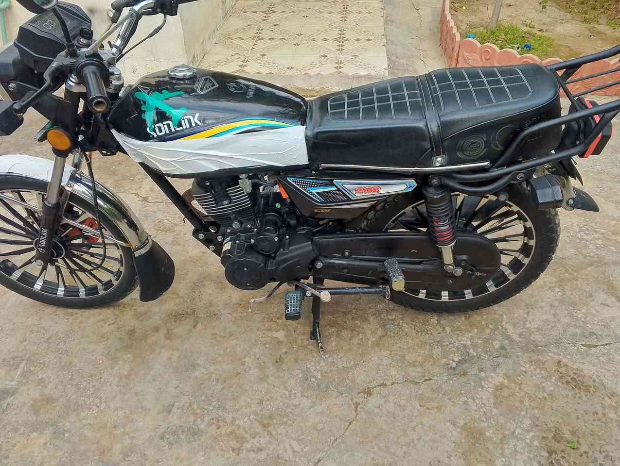 سيفان 24 شكل 25
الدراجه مابيه اي نقص نضيفه وحلوه مكينه ناعمه دشبول كهربائيات كلها شغاله مافيها اي عيب مكفوله من كلشي مكاني ديالى دلي عباس السعر 730 وبيها مجال بصيط  📞***********
