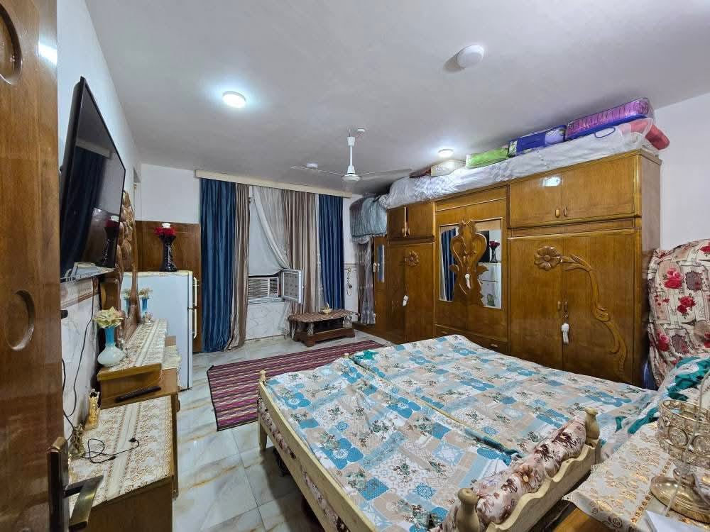 دار للبيع مساحه 200م 
طابو زراعي سند 25 
الطابق الاول 
غرفتين نوم.   هول.   استقبال.   مطبخ.   مجمع صحيات داخلي وخارجي.       كراج سياره 

الطابق الثاني 
غرفتين نوم.     هول.     مجمع صحيات.   

السعر 135وبيه مجال.   بيع مستعجل 

بناء حديث  طابوك.  صب كونكريت.    عروض الشارع 8م
بابل ورديه داخل قرب الأمام سيد موسى
 لاستفسار ***********
