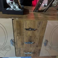 ميز مراية • للبيع