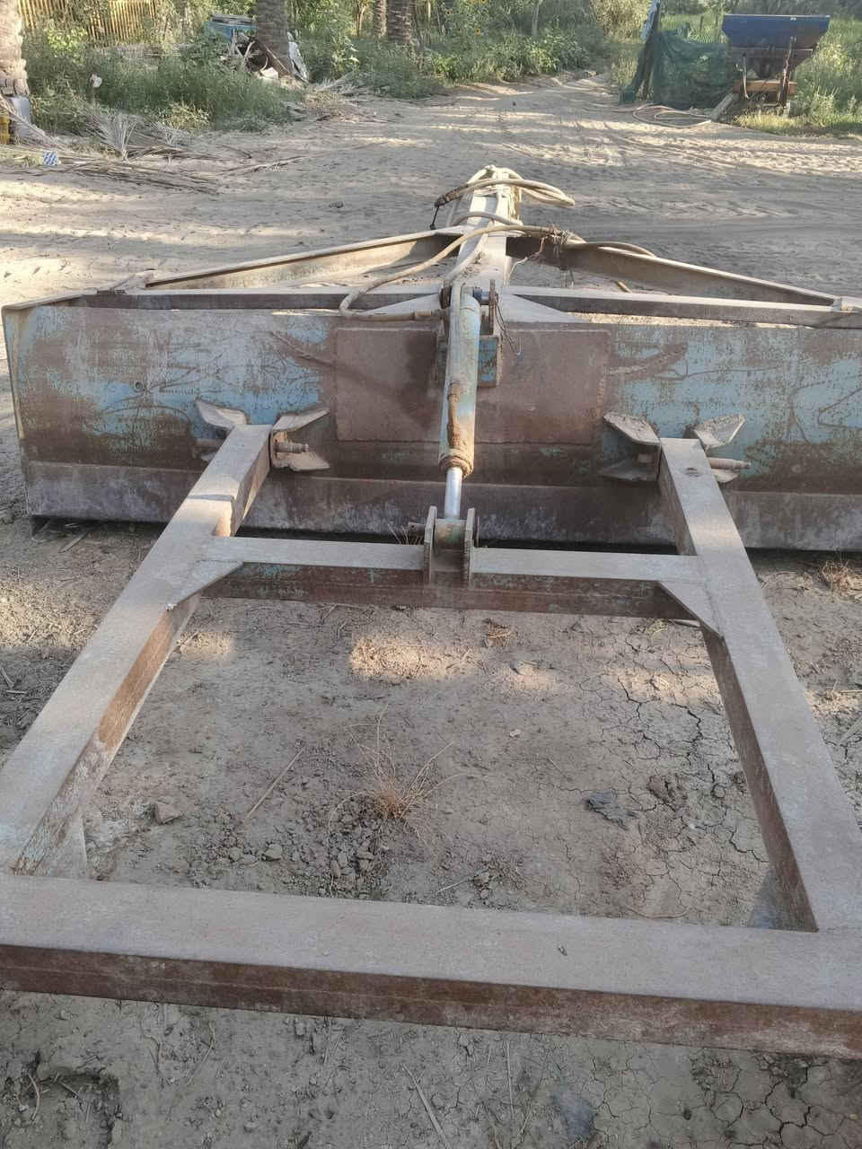 سلام عليكم يوجد معدلان للبيع  متر2ين ونص جاهز مابي اي نقص بوجه للشغل ***********
