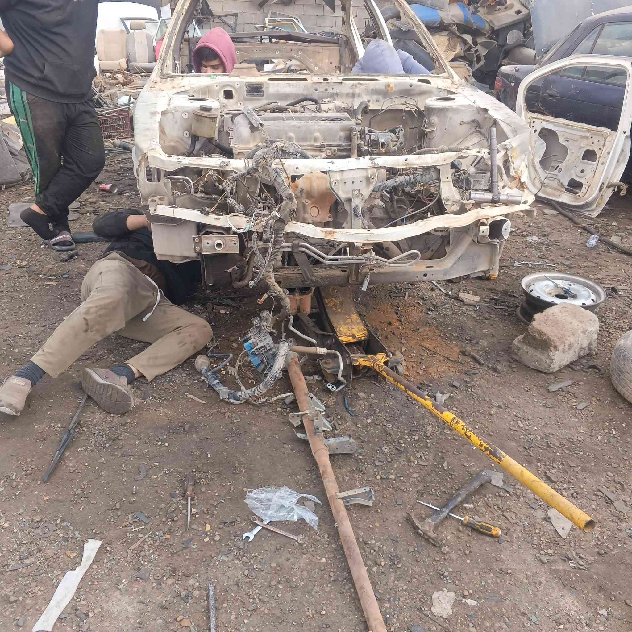 السلام عليكم
تم بعون الله تفصيخ نيسان بريميرا 
متوفر
محرك 20 شرط مال كصة ممفتوح 
كير اوتو 
صدر خلفي 
صدر امامي 
منظومه تبريد كامله 
وباقي التفرعات 
بغداد 
***********
