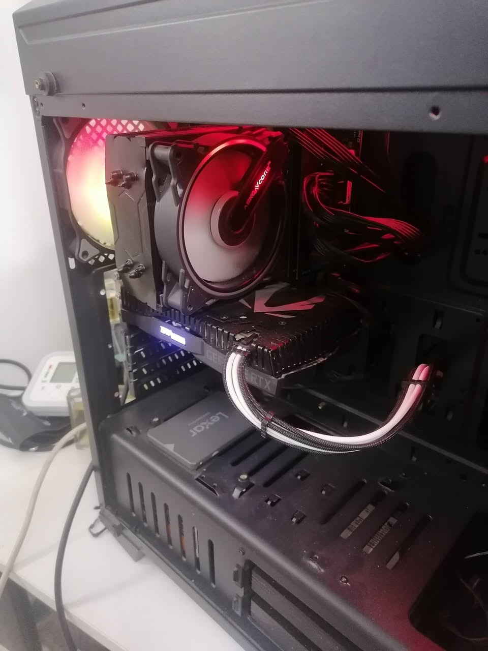 كيس للبيع
المذر بورد B365 pro
CPU Intel Core7@9700
RAM 16 GB@DDR4@1330 MHz
كارت الشاشه
I NVIDIA GEFORCE RTX 2070 ZOTAC
التخزين
LOXER500G
HDD500
HDD500
الكيس
XIGMATEK


**إذا كنت صاحب هذا الإعلان وتريد حذفه لأي سبب، رجاءا أرسل رسالة إلى الدعم الفني**