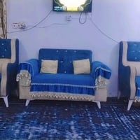 تخم ١٠ مقاعد نضيف سعره ٤٥٠ وبي مجال رقم الهاتف 07723647348