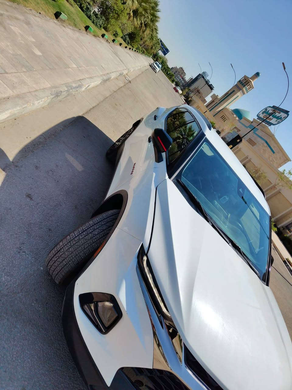 #المركبة : شوفرليت بلايزر موديل 2023 لون ابيظ
#الضرر : بنيد وجاملغ خلفي وربع الجنطة
#الرقم : حرة مدفوعة الكمرك وجاهزة للترقيم على اي محافظة حسب رغبة المشتري
#العداد : 24 الاف ميل حقيقي

#المواصفات  :
▪️السيارة : شوفرليت بلايزر BLAZER 2LT ريد لاين
▪️الموديل : 2023
▪️المحرك : 2.0L توربو (اربعة سلندر) 
▪️حجم الويل : 20
▪️لايتات زينون عالي وناصي مع حاجب LED
▪️بصمات عدد 4 للابواب مع بصمة تشغيل
▪️رادار امامي مانع تصادم
▪️حساسات الأنحراف عن المسار
▪️رادار جانبي (نقاط عمياء)
▪️حساس خلفي
▪️كشنات السيارة مخمل اسود
▪️تحكم فول كهرباء لكرسي السائق 
▪️شاشة الدشبول حجم كبير
▪️تبريد قطعتين امامي وخلفي
▪️تدفئة لكشنات المقدمة
▪️جنطة كهرباء
▪️تشغيل عن بعد
▪️كامرة خلفية دوارة اصل
▪️سايد بريك دكمة
▪️سستم صوت 
▪️تحكم ستيرن جهتين بلوتوث وحاكية وكروس سرعة وتحكم صوت 
▪️نظام ABS مانع انزلاق

السعر المطلوب :175 ورقة مع المجال
 
الاتصال على : ***********
