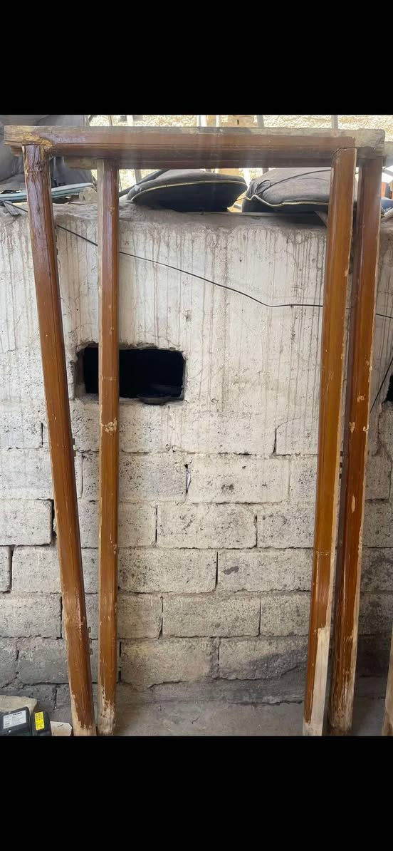 السلام عليكم ابواب للبيع مع الجرجوبه سعر الوحده ٣٥ قياساتهن ٧٠في ٢٠٠ بغداد المحموديه شارع السوك *********** واتساب فقط او على الخاص
