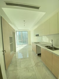 امپاير سكوير • غرفتين وصالة • بيع سريع