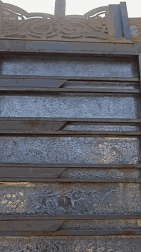 السلام عليكم شباب عندي باب الارتفاع مترين وعشرين والعرض مترين مستعمل شهر الله شاهد السعر خاص عنواني بغداد مدينه الصدر رقم الهاتف والاستفسار *********** وتدللون
