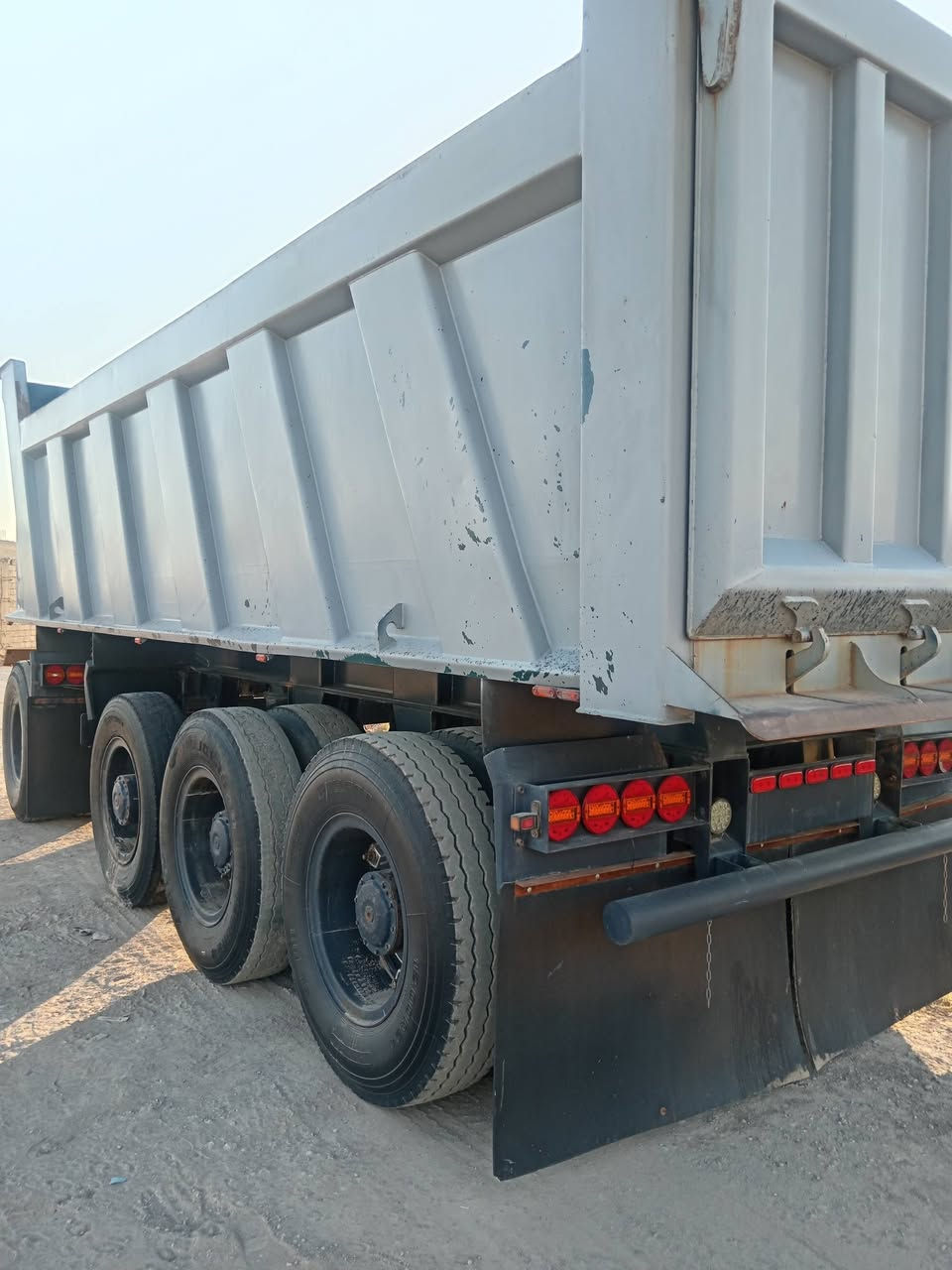 مقطوره للبيع مكفوله كفاله عامه جديده خفيفه مال كبان وياهة ساحبه ٥٦ سعرهة ١٦٠ وبيهة مجال حك الجيه ***********
