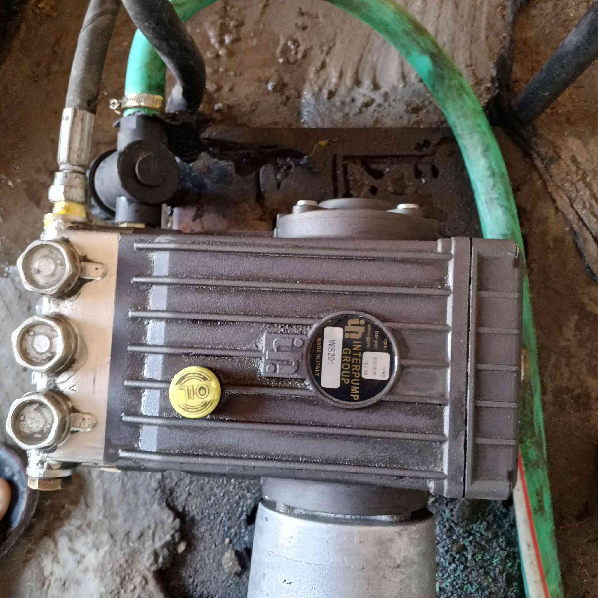 ضاغطة غسل ايطالي 200بار  لاصلي للبيع جديد شغل قليل السعر 900 وبيها مجال قليل ***********
