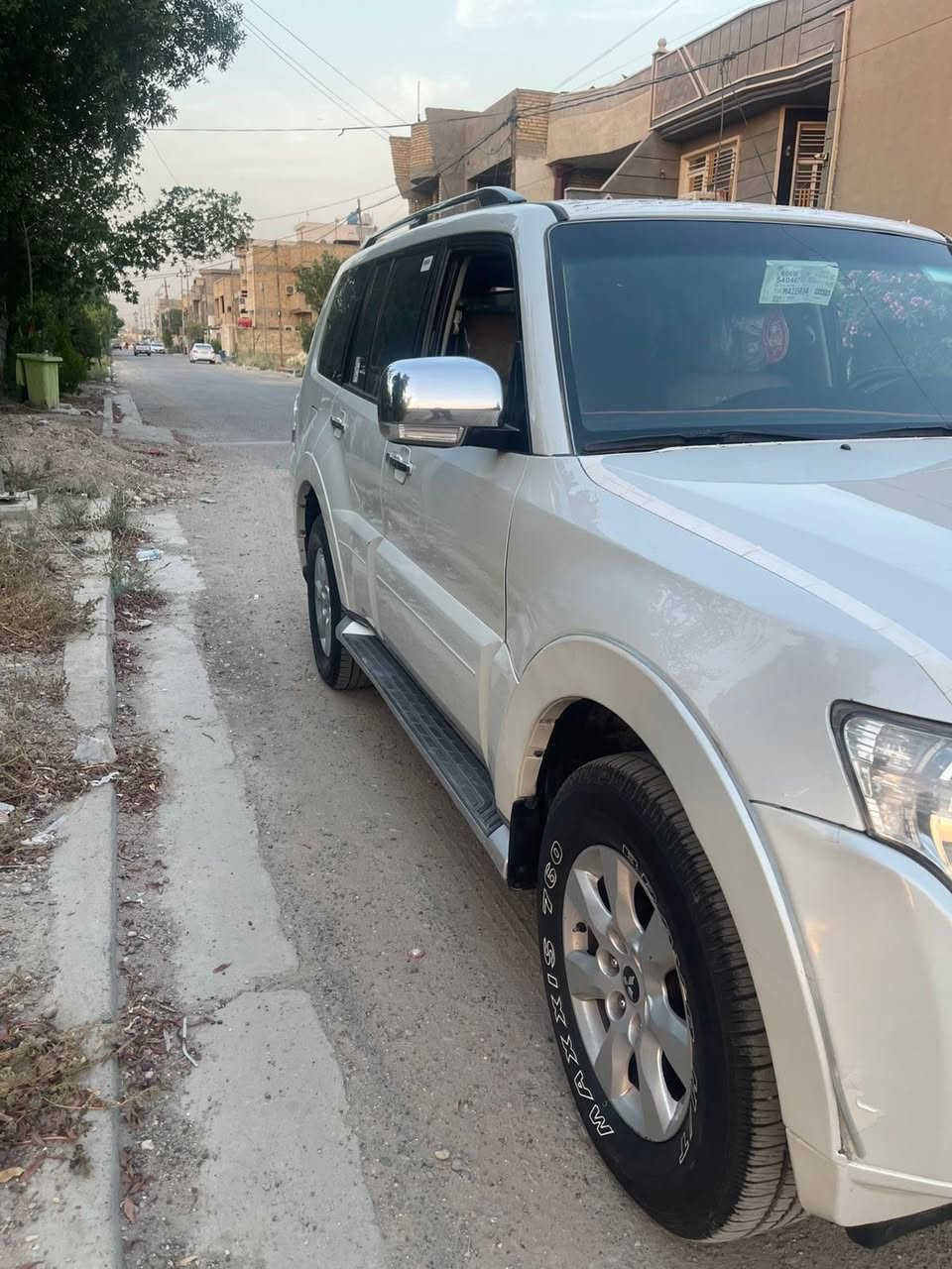 السلام عليكم
للبيع باجيرو حبتور ٢٠١٠
مكينه ٣٥٠٠
فول سياره كفاله من صبغ 
فقط دعاميه اماميه 
سياره جاهزه كير مكينه حداديه 
السعر ١٣٥
مكان بغداد الكرخ 
***********
