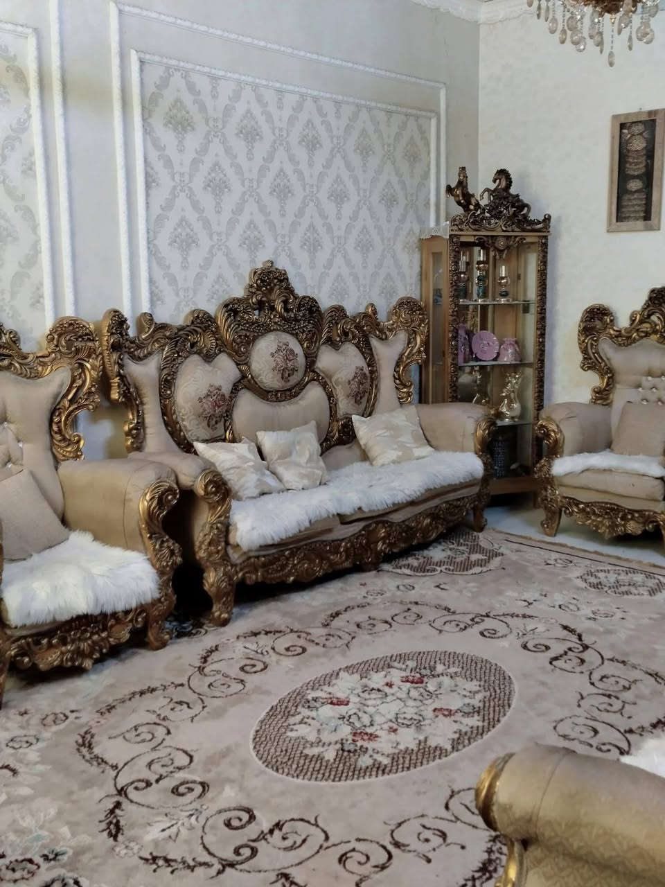 غراض للبيع السعر مليونين ( طخم قنفات وبرده وطبلات وميز وباترينه


**إذا كنت صاحب هذا الإعلان وتريد حذفه لأي سبب، رجاءا أرسل رسالة إلى الدعم الفني**