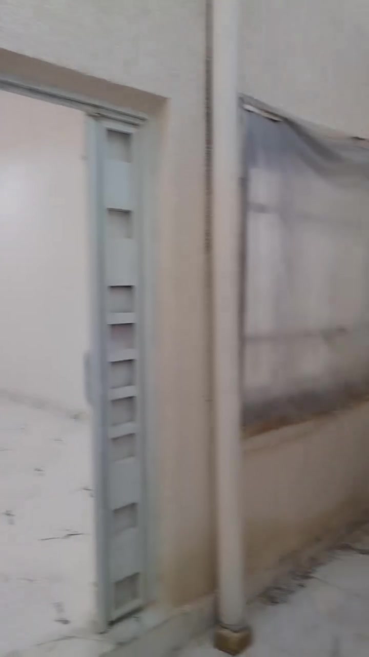 سلام عليكم بيت ليجار بناء جديد ١٠٠ متر مع ماطور ومقطوره الف لتر واير سحب وساحبه دهون عنوان الدفاس يم اسأله الماء منطقه العزه تواصل وات ساب او اتصال مامتواجد فيس بوك *********** ***********

