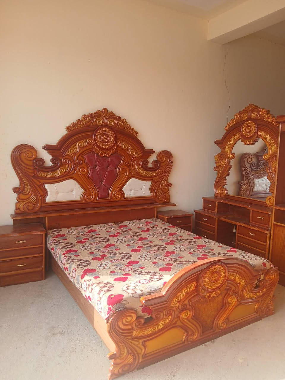 غرفه نوم توج خشب صاج عراقي للبيع سعرها مليون وبي مجال الاستفسار ***********
