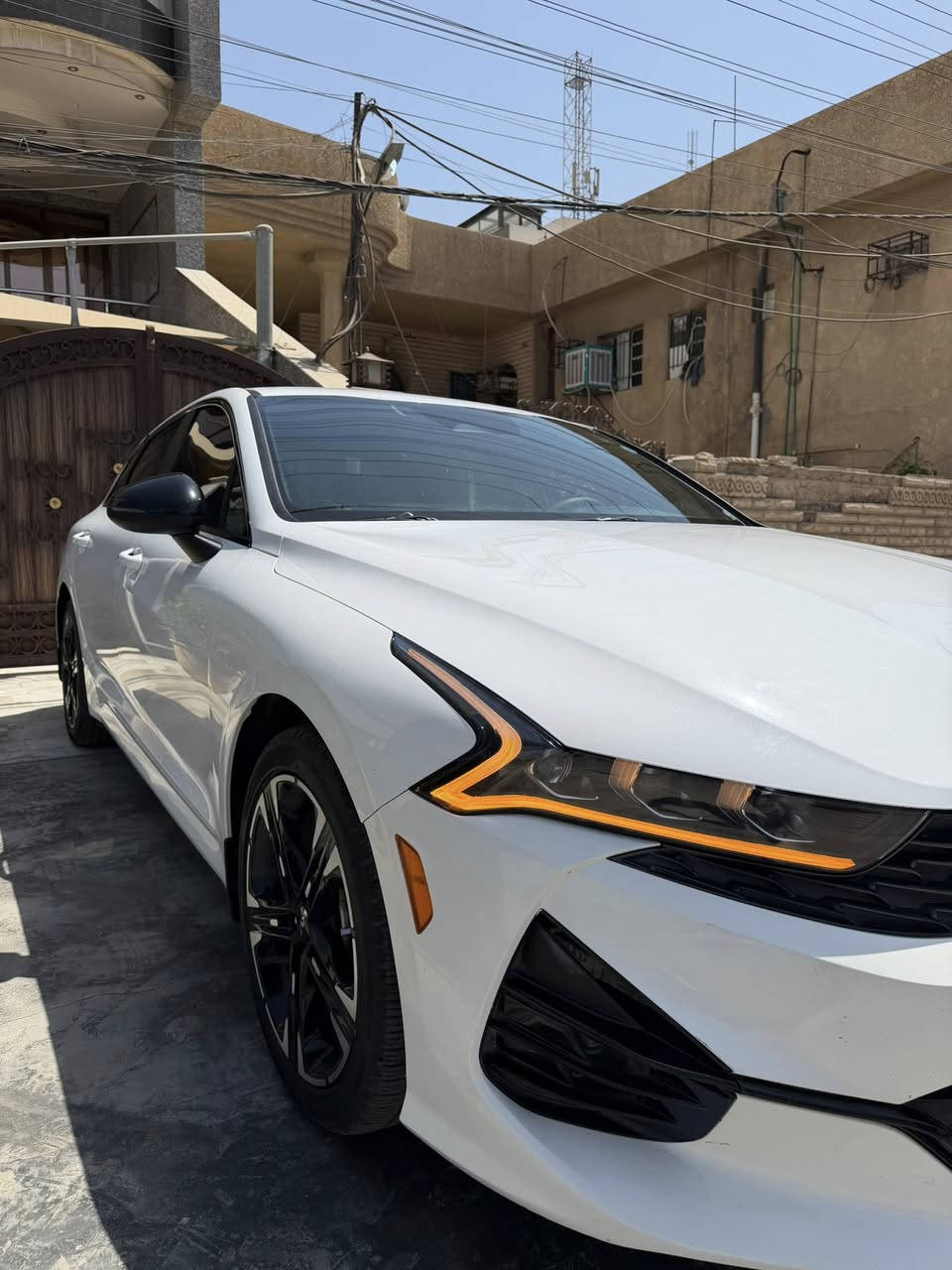 🚘 للبيع Kia K5 GT-Line موديل 2024
📍 رقم أربيل تحويل ثاني يوم
📍 المكان: بغداد – المشتل
السيارة مظللة بالكامل ولديها رخصة رسمية من دائرة المرور
✅ بدون دواخل
✅ بدون إيرباك
✅ جاملغ أمامي طخة بسيطة صبغ ع كد شبر ابيع قطعة 
✅ باب السائق كلير أمريكا
✅ الباب الخلفي بارد بسيط  عكد شبر
✅ الجاملغ الخلفي صبغ 
✅ القبغ الجنطة بغصه عكد شبر مال تحميل

🎨 اللون: أبيض
🔥 محرك 1600 تيربو
جاهزه السياره من كل النواحي ومابيها نقص 
🌟 المواصفات:
• داخلية ماروني مغلفه ارضيه بل كامل رياضي
• كشنات جلد + تدفئة
• ستيرن تدفئة
• تشغيل عن بعد
• بصمة + هاند بريك بصمة
• شحن هاتف لاسلكي
• قيادة ذاتية على الخطوط السريعة
• مثبت سرعة / ماشيه 60
• AUTO HOLD
• أوتو بريك
• كير أوتو + عادي

🛡️ أنظمة الأمان:
• ABS
• مانع انزلاق
• حساسات إطارات
• رادار أمامي وجانبي
• مراقبة النقطة العمياء
• رادار الخطوط البيضاء
• توقف ذاتي عند الرجوع

💡 الإضافات:
• لايتات 4 عدسات
• LED + زينون
• بك لايت LED
• مصابيح ضباب LED
• كامرة دوارة
• شاشة + شاشة أعطال
• نظام ملاحة (خريطة)
• Apple CarPlay / Android Auto لاسلكي
• بلوتوث + AUX + USB
• فول تحكم ستيرن
• أشاير بالمرايا
• مقعد كهربائي
• ويلكم لايت رياضي
• أنظمة قيادة: Eco / Sport / Smart / Normal

💰 السعر: 172$ دولار وبيها مجال  

📞 للاستفسار: ***********
✅ متوفر واتساب
