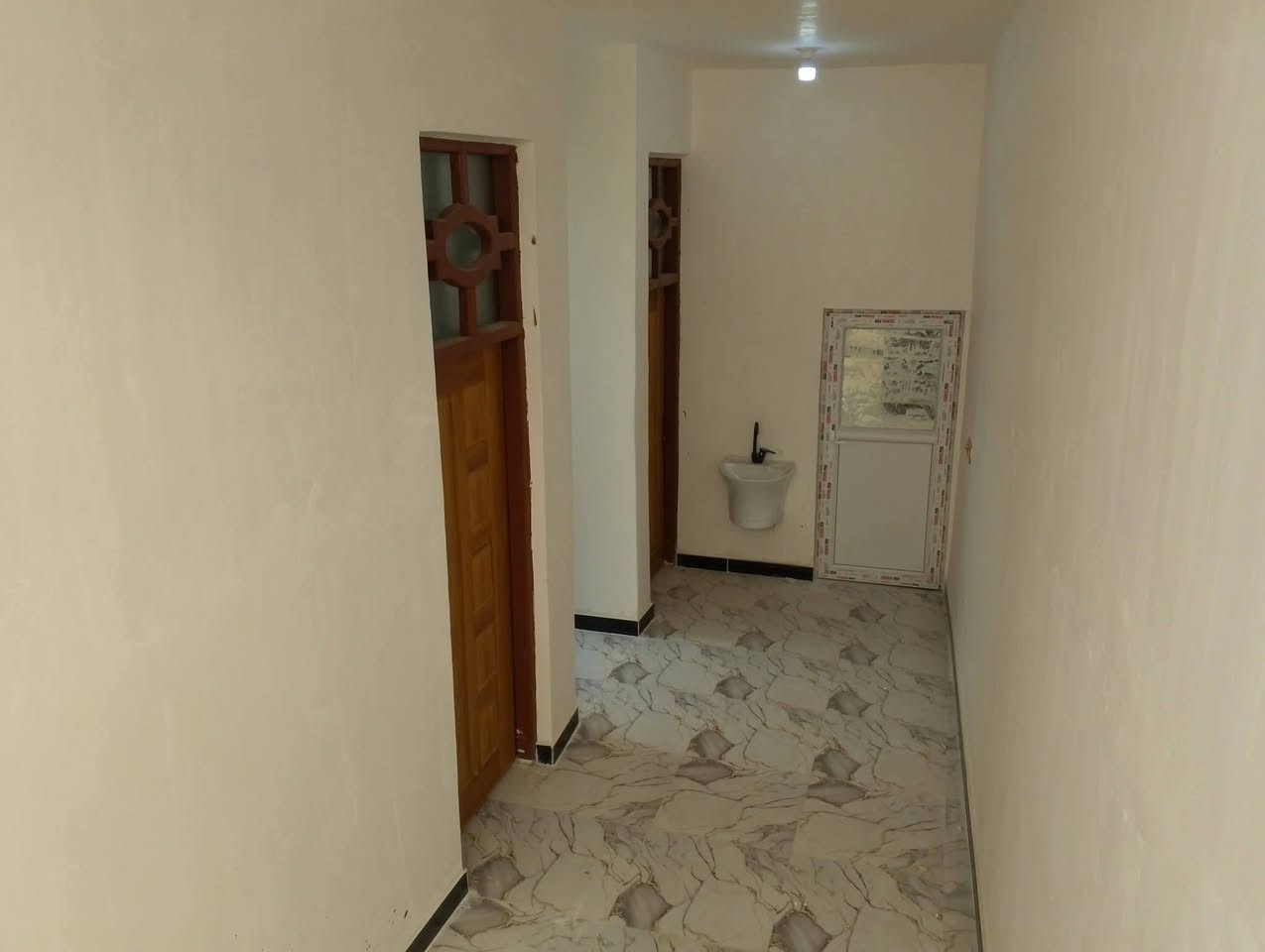 دار للبيع مساحته 150متر 🟦 بناء حديث غير انت 🟥 يحتوي على غرفتين نوم وهول ومطبخ واستقبال وصحيات داخلية وخارجية وگراچ 🟦
⬅️مبني من الطابوق 🔳
⬅️السقف صب كونكريت 🟥
⬅️الارضية والجدران سيراميك 🟦
⬅️نوع العقار طابو زراعي مرقم 🔲
♦️♦️بناء حديث غير مسكون ♦️♦️
السعر//55 مليون قابل للتفاوض ⏺️
العنوان//كوت --حي الحكيم الاولى-- شارع گاله 🔲
للاستفسار الاتصال على الارقام التاليه⬇️⬇️ 
📳📳*********** 📳📳
📳📳*********** 📳📳
📳📳*********** 📳📳
مكتب دلالية اهل الديرة للعقار 🏨🏨
