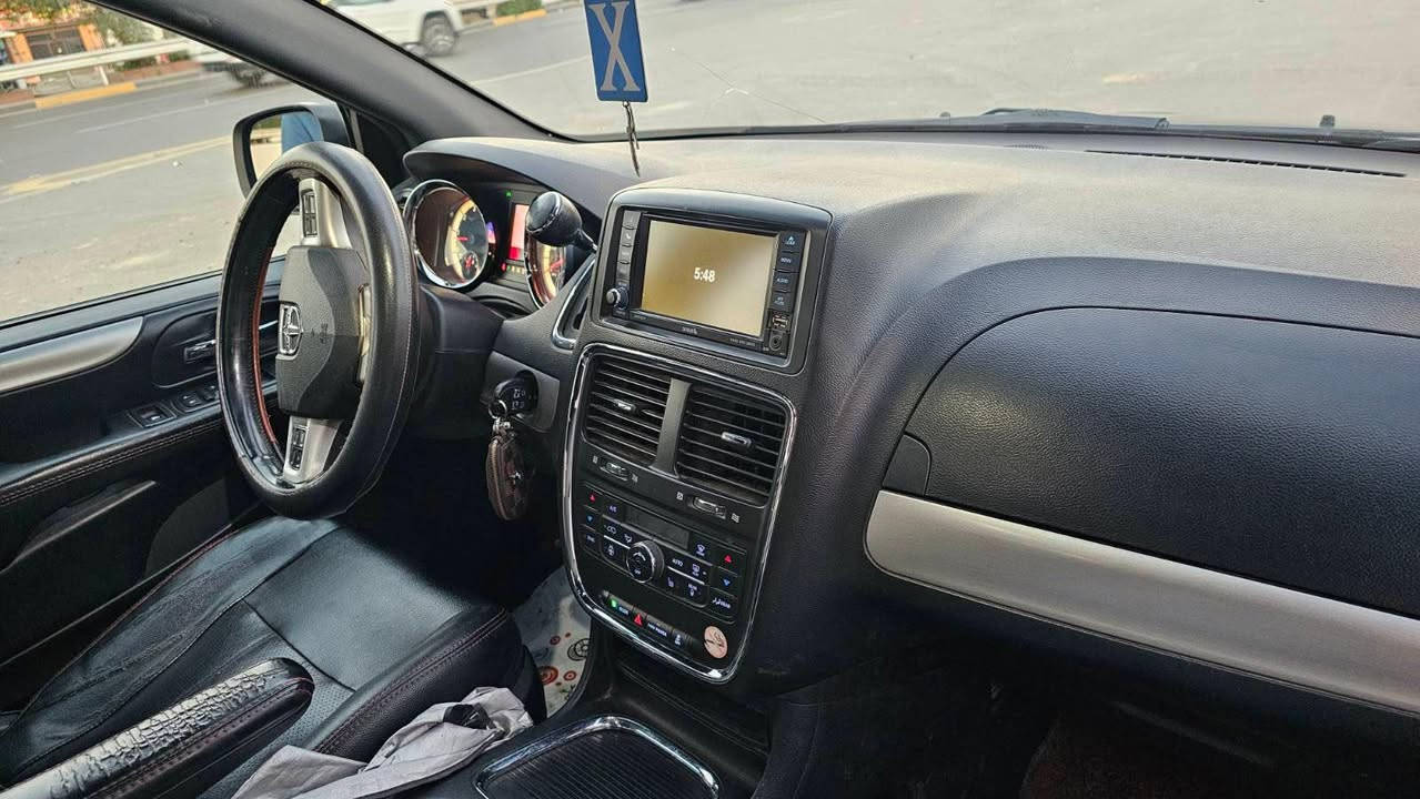 دوج كارافان 2019 Gt كلين مستعجل للبيع

الموديل: 2019
✔️ الفئة: GT (أعلى فئة)
✔️ الوارد: أمريكي
✔️ اللون: أسود ملكي أنيق
✔️ الممشى: 75،000 ميل
✔️ الموقع: بغداد/ حي العدل
محرك 3.6L V6 Pentastar قوي واقتصادي
ناقل حركة أوتوماتيك 6 سرعات
تشغيل بصمة + دخول ذكي
أبواب جانبية كهربائية + باب خلفي كهربائي
شاشة كبيرة مع نظام Uconnect
كاميرا خلفية
مقاعد جلد فاخرة
تدفئة مقاعد أمامية
نظام Stow N Go لطي المقاعد بالكامل
تكييف ثلاثي المناطق
جنوط رياضية
مثبت سرعة
وسائد هوائية متعددة وأنظمة أمان متقدمة

السيارة استعمال عائلي مالكتها معلمة من البيت للدوام والبانزين كله محسن.
السيارة بدون حادث فقط في بغداد تم تبديل الصندوق بسبب حادث بسيط.
مكان السيارة في حي العدل 
المبلغ المطلوب 195 ورقة وبيها مجال بسيط
للتواصل‏:
***********
