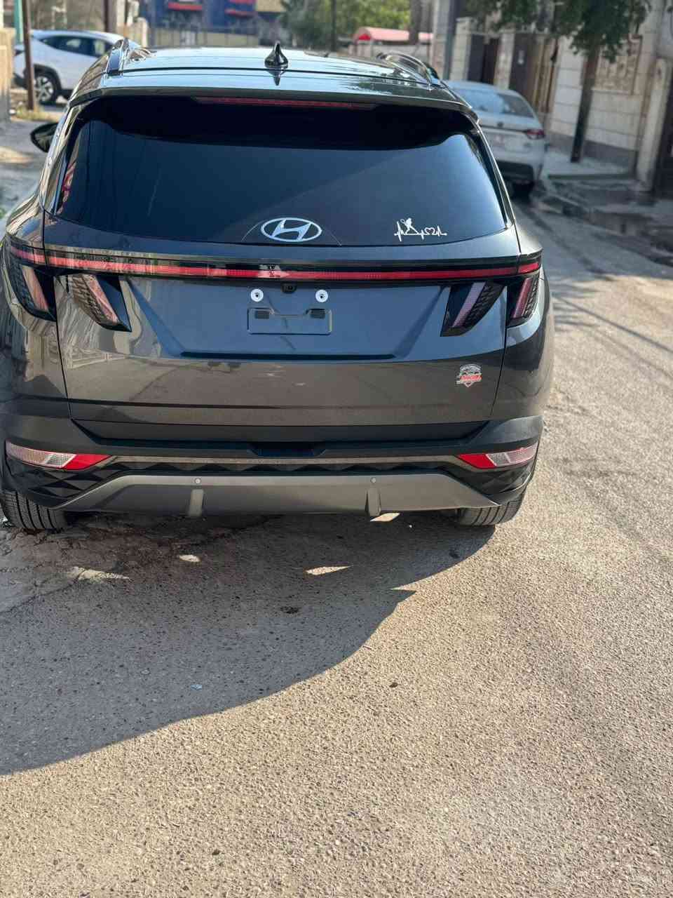 توسان 2024  وارد امريكي محرك 2500 
تتقدم وتترجع بالريمونت
رقم مميزززز بغداد انكليزي الجديد
السياره مغلفه ppf  لون فيلي 
بارد فقط بالبنيد 
اعلى مواصفات خاصه لمتد 1/1 VIP.  بدون اي تبديل ليبل واحد بدون ايرباك كلهن سليمات 
 بصمه + بصمه ابواب لمس
 بانوراما 
كيج الكتروني متغير 
كاميرات ٥
كير دكمه 
نقط عمياء
رادارات امامي خلفي جانبي
تتقدم للامام وللخلف ب بصمه
هندبريك بصمه
كشنات كهرباء
كشنات جلد اسود
كشنات خزن ميموري
كشنات تبريد وتدفئه امامي خلفي 
وتدفئه استيرن
قياده اليه
بك لايت لد
 لايت لد + زينون
شاشة كبيرة لمس
من تشغل اشارة يقلب الكيج كامره
 اشارة جانبيه
تثبيت سرعة
ويل كب كبير كروم
تحديد مسار 
فول تحكمات ستيرن
تبريد لمس
 السماعات شركة BOSE
 شحن وايرلس
نظام gps خرائط
 شفتات كير ب ستيرن
حساسات امامي خلفي
تشغيل عن بعد 
 اوتو بارك 
 مود ادرايف اقتصادي - سمارت - سوبر -وثلجي 
نظام نزول منحدرات 
تبريد قطعتين امامي خلفي 
ويل كب حجم 19
 شاشه ابل كار بلي  
 اوتو هولد

بغداد شارع فلسطين
***********
