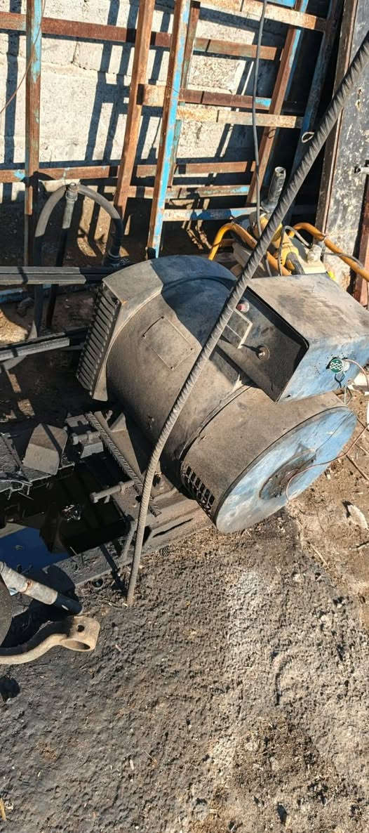 مولد هندي فلاوينين حجم 16راس توليد 15 المكان ديالى القالبيه ***********
