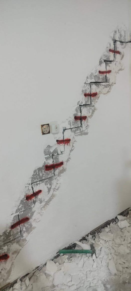 كل عام وانتم بالف خير 
مستعدين للهدم والترميم كافة المنازل
معالجه الرطوبه  والتشقق الجدار وكل مايخص البناء والترميم  
كارد متوفر على مدار 24ساعه 
***********
***********
