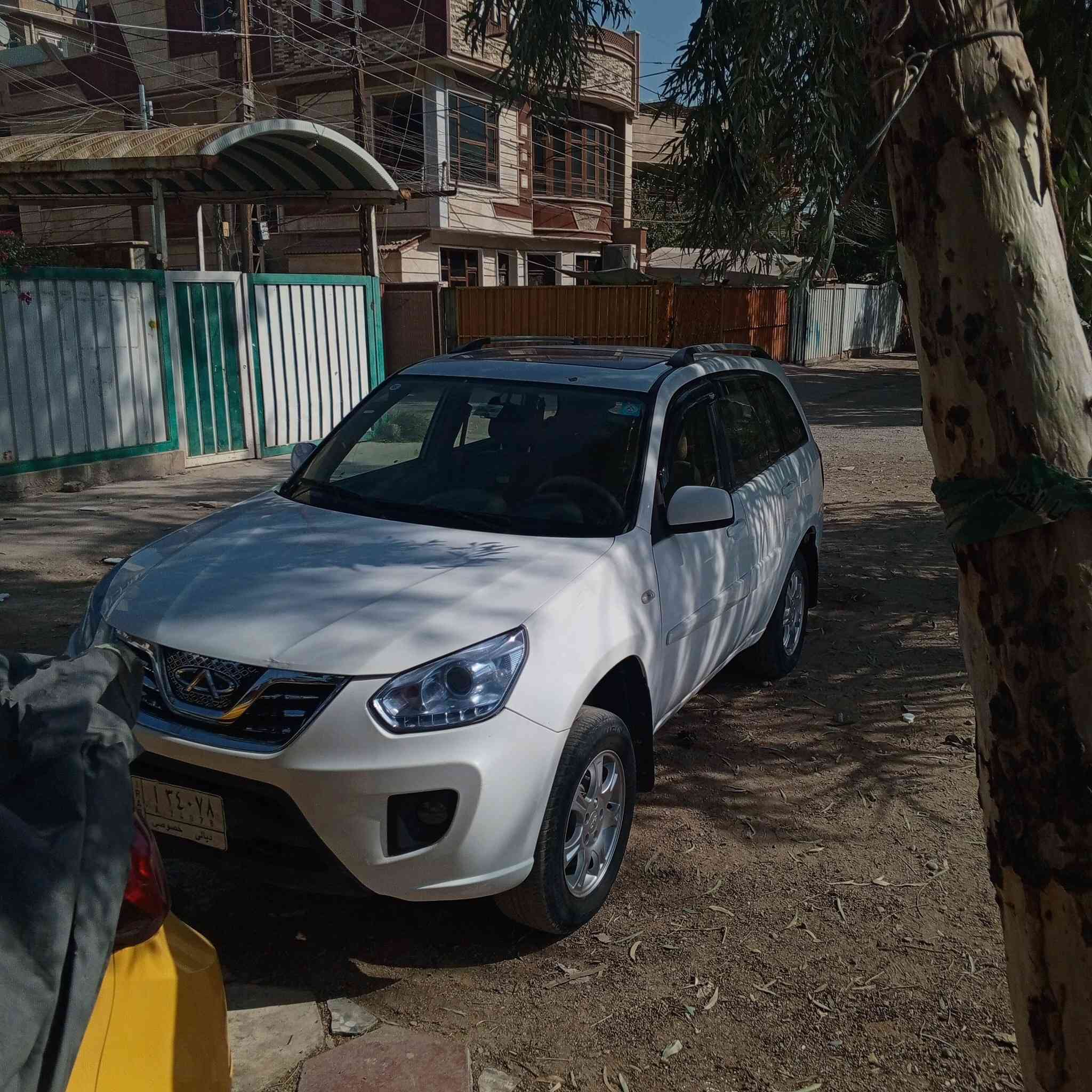 سلام عليكم شيري تيكو 2013 كير كهرباء . سياره جديده مكفوله من صبغ و الحادث فقط بيها طخه بسيطه مواصفات سياره 
© حساسات خلفيه .
©منضومه بريك ABS.
©جام 4 كهرباء Auto.
©مري تحكم كهرباء .
©قفل حمايه اطفال 
عنوان سياره حسينيه راشديه سعر سياره 66 بيها مجال بسيط رقم هاتف ***********
