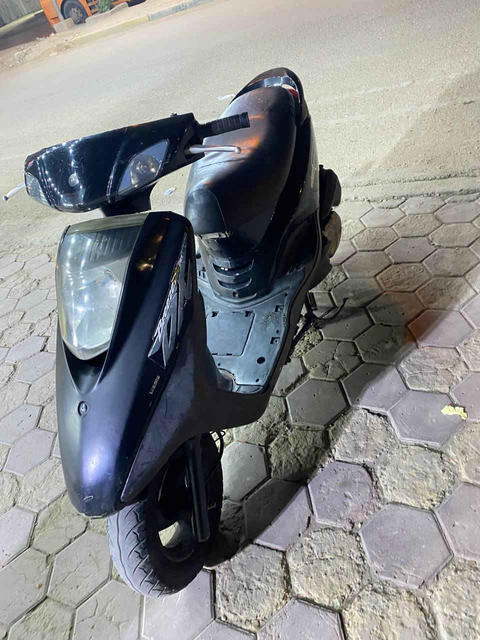 بريز نوزل
مديل 2010 رمبة صار شهر نازلة
مكينة مامفتوحة ناعمة مكفولة
شلعة ومعدل دراجة 
نكرة سلف بكل وقت
دراجة كفالة كفر ومكينة
بيها نواقص بسيطة واير كيلو متر وكتف إشارة
سعرها 850 وبيها مجال بسيط
مكاني بغداد الغزالية شارع الضغط
***********
