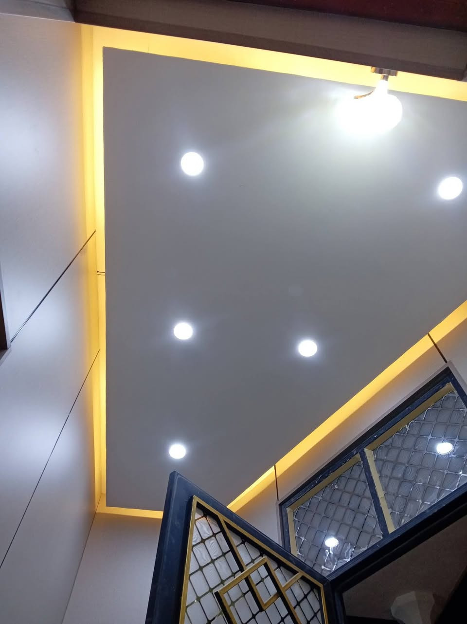 بعد سلام كادر جبس بورد  مع صباغين متفرغ وبأنسب الأسعار  وحياكم الله
***********
