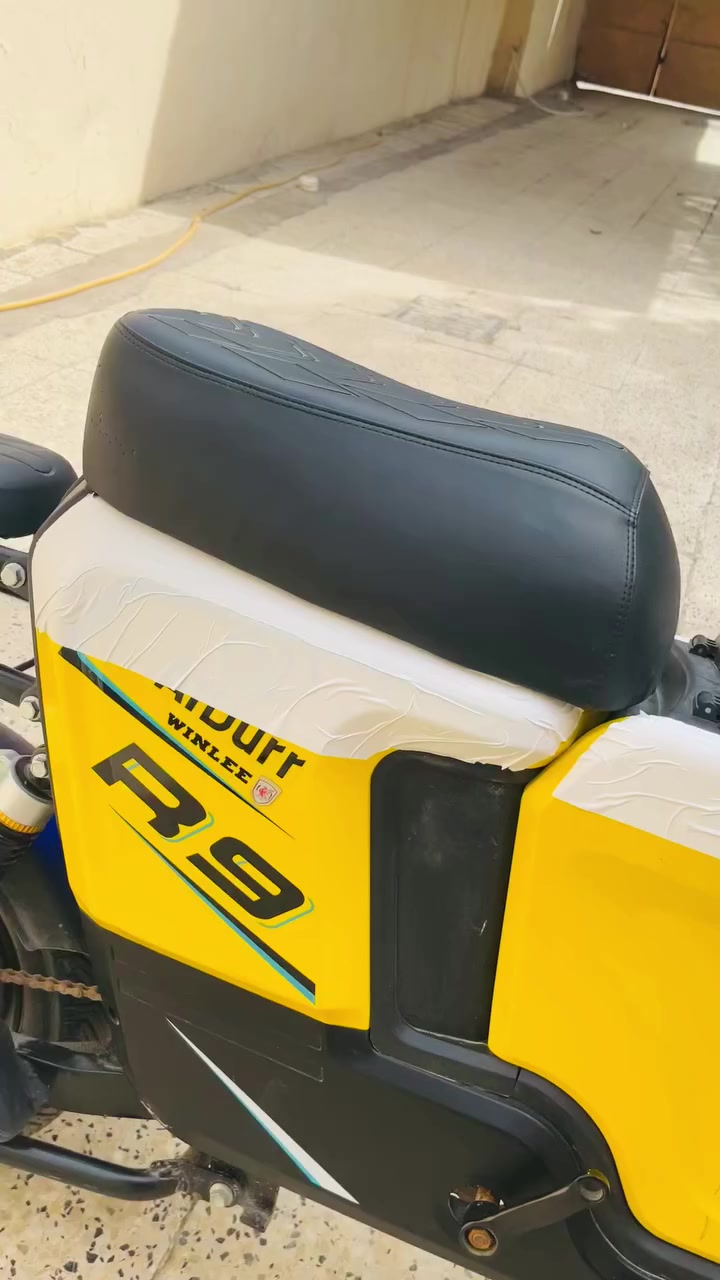 السلام عليكم للبيع مأطور شحن R9 ماطور جديد استعمال ثلاثه اشهر بطاريات حجم كبير 12v 32Aجديدة شرط 
الماطور بي درع +جنطه 
تشغيل مفتاح +كارت
الماطور جديد كلش 
السعر 550 
للاستفسار ***********
