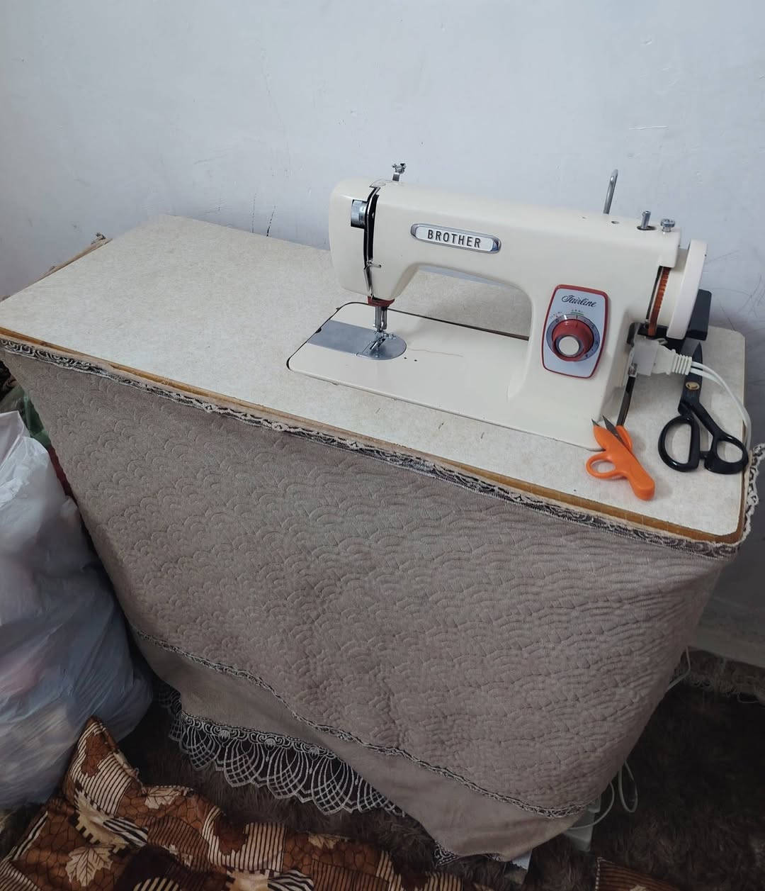 السلام عليكم 
اخواني الاعزاء متوفر مكينه خياطه برذر نضيفه جدا
سعر 225بي مجال كامله مع الميز مع جنطه


**إذا كنت صاحب هذا الإعلان وتريد حذفه لأي سبب، رجاءا أرسل رسالة إلى الدعم الفني**