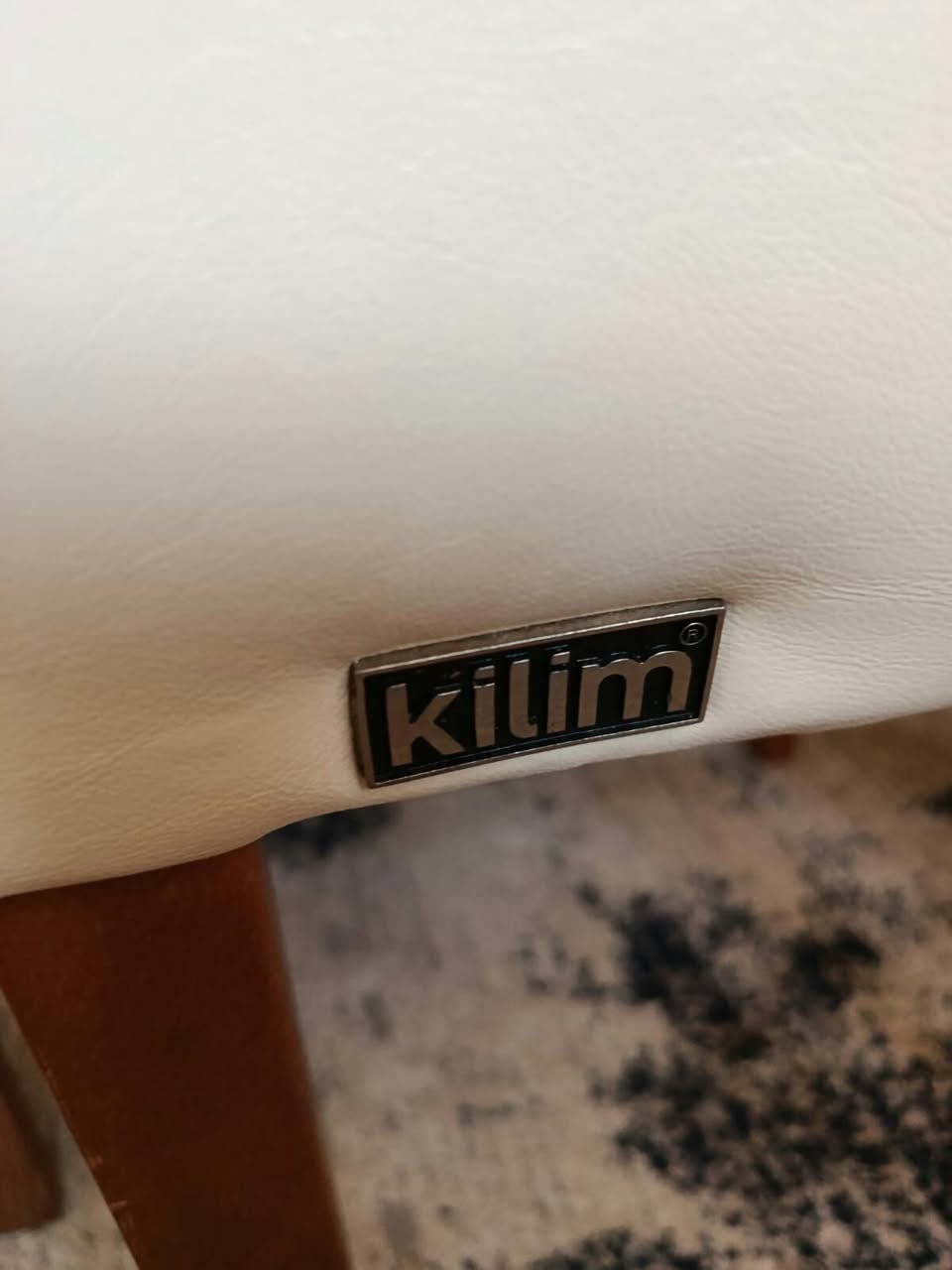طاولة طعام ماركة Kilim  التركية 6 كراسي
السعر 250 الف
***********
***********
