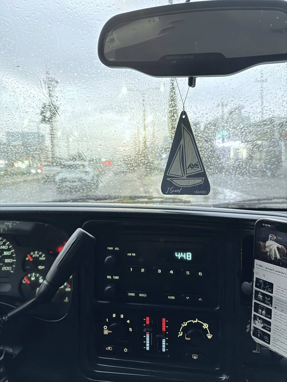 السلام عليكم 
سلفرادو ٢٠٠٤ للبيع سياره جاهزه تعمير جديد شغل شركه كله درجه اولى صدر تبريد ثلج تخم تاير جبلي سياره بانزين + منظومه غاز شغل راقي بشكل معامله كامله من الجمرك وكآمل منفيسها باقي بس تدفع الكمرك وتستلم سنويه ولوحات  سياره متصرف عليها دينار واحد ماشيه ٤٩ الف 
السعر      ١١٠$ ورقه 
الانبار عامريه الصمود *********** -***********
