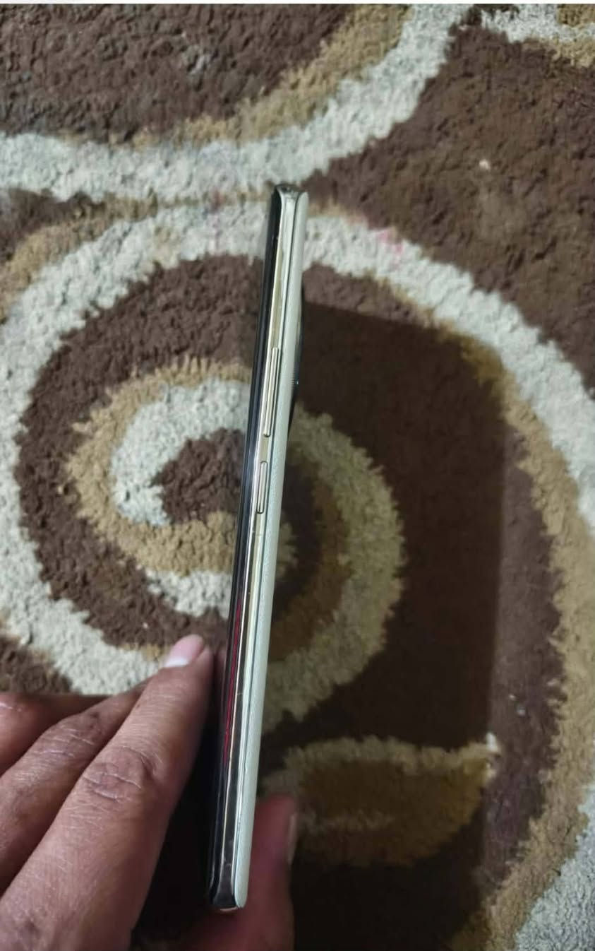 تليفون ريلمي 12 برو بلص ذاكره 512 داخليه 12 بل بوبجي 90فريم كامرته تخبل مراوس بتليفون 13 برو ماكس حتلو مبدل بي شاشه بطاريه حتلو 13العادي هذه رقمي ‏‪0784 294 3782‬‏
