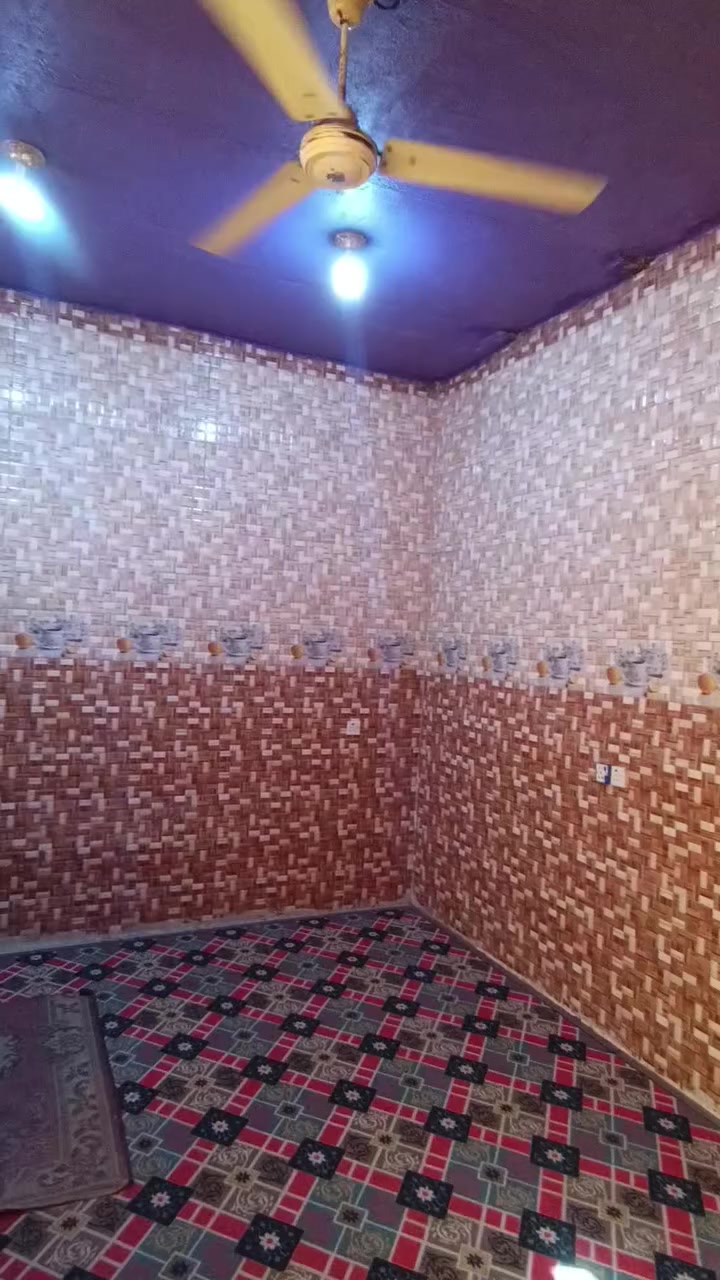 السلام عليكم بيت للبيع عقد ١١٧ بناء جديد طابوق بتلو رباط ٣ غرف نوم ٤في ٦ صاله ٩ في ٤ مطبخ ٥ في ٤ البيت كامل للاخير تأسيس ماء ومجاري كراج سياره ٦في ٤ عكاده مخزن خارجي ٦في ٤ الف ماذب عليه مساحه الكليه ٦٠٠ مبني ١٨٠ والباقي ساحه وحديقه مسيجات ظمن البيت خدمات تبليط اسأله ماء كهرباء قرب سيد منهل مع ٣٠ دونم زراعيه للتواصل ***********
