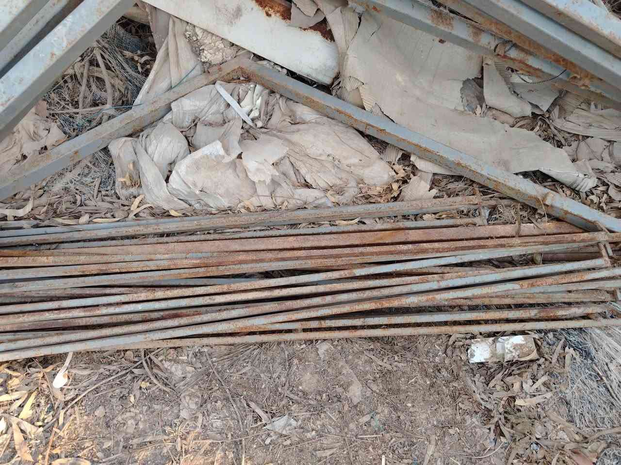 للبيع جادر حديد ثقيل طول 10 م وعرض 4 م مكان نجف ملحق قريه غدير سعر 750 بيه مجال  ***********

