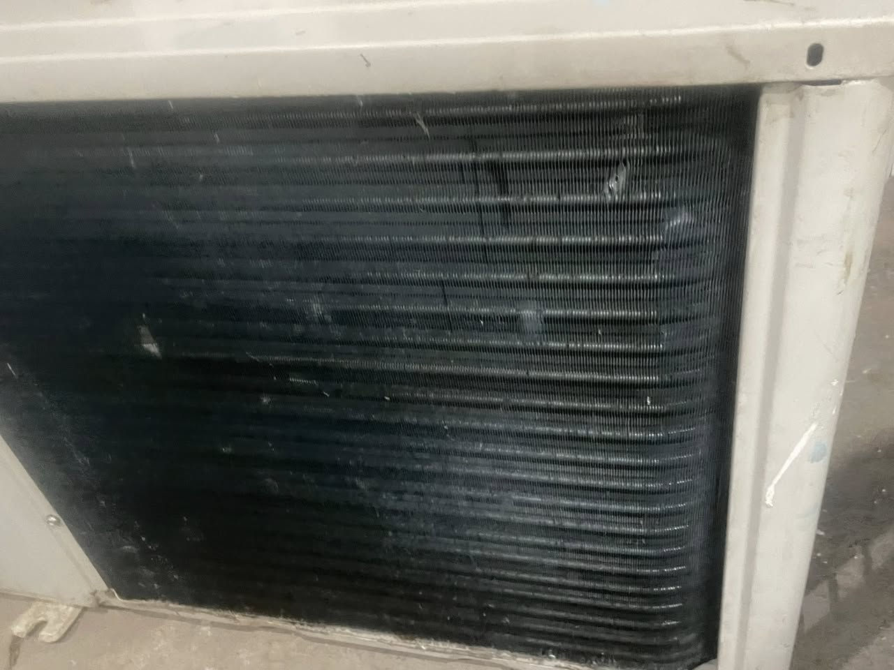 سلام عليكم سبلت  نوعيت  شلونك اخو الجديد تبريد ثلج كل نقص مابي كبل شغل بروده فول  السعر ٢٠٠ وصوره تحكم لتواصل ***********
