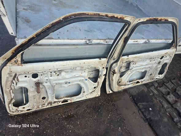 السلام عليكم
ابواب بيكم تيوتا موديل 95 بلاديات بدون معجون او صبغ 
الابواب فارغات بدون غراض
بيهن خياس بالتكم والربع الجوه صبعين يحتاجلهن سمكره وصبغ
ابيعهن كوم حديد ثنينهن ب40
***********
مكاني البصره 5 ميل
