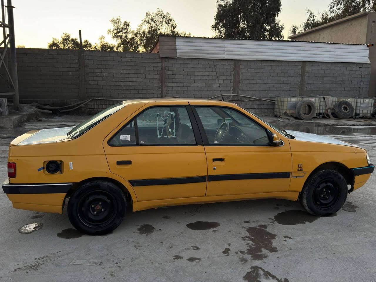 السلام عليكم 
بيجو لميس للبيع موديل --2016
المكان بغداد 
السيارة باسمي 
السعر 33 وبيهة مجال شي بسيط
***********
