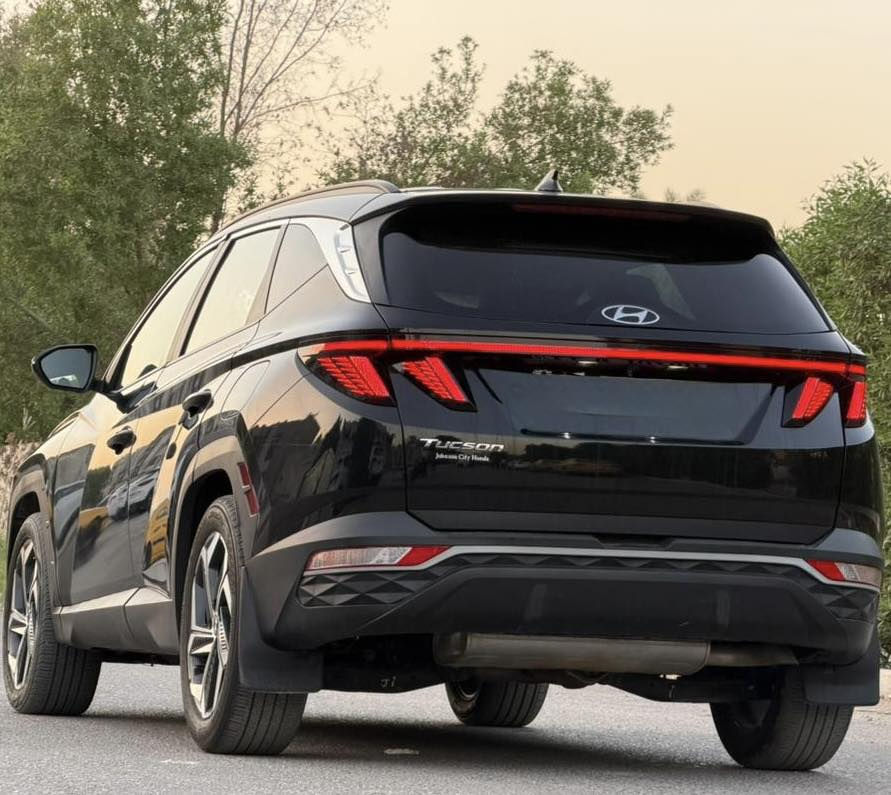 السلام عليكم
توسان امريكي للبيع

موديل 2023 

محرك 2500 GDI 

كير 8 نمر 

سياره ماشيه فقط 57 الف كيلو متر

لون اسود ملكي

مواصفات فول 

فحتة سقف

بصمه تشغيل

دخول ذكي 

ترحيب عند الاقتراب من السياره

تشغيل عن بعد

صندوك كهرباء وذكي يفتح بس توكف يمه 

كشنات جلد اسود

كشن كهرباء

تدفئة كشنات

ويل 19 بلادي

اشايير مري جانبيه 

شاشة ايباد

شاشة كبيره وشاشه تبريد  لمس منفصله

دشبول متعدد الوان

3 انظمة قيادة سبورت ونورمل وسمارت

اناره داخليه متعدده 7 الوان

اوتو هولد

اوتو ستوب تطفي بلازدحام 

رادار امامي

رادار خلفي

رادار جانبي

سياقه اليه

تحديد مسار

شحن لاسلكي

نقاط عمياء

هند بريك دكمه

تبريد خلفي + فتحات USP خلفيه 

تخم تاير + صدر امامي خلفي + محرك وكير + كهربائيات كلها مكفوله  والداخل نظيف جداً 

وبعد بيه هواي مواصفات

سياره حادثه فقط جاملغ وباب جهة السايق مصبوغ 

بسمي تحويل مباشر السنويه لل2029 والهزه تنتهي بشهر ال9 2026
السعر 188 $ 
مكاني بغداد 
سياره جديده جدا وسعر مناسب

للاستفسار

‏‭***********
