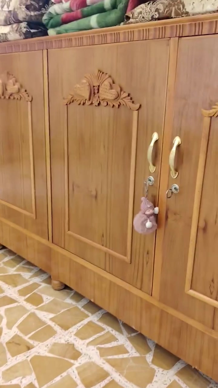 منامية خمس أبواب كل باب قطع ورفوف شغل توصي ثقيل جدآ ماصار فتره من فصلتها الأيسر حي الكرامة للاستفسار الاتصال ***********... ***********
