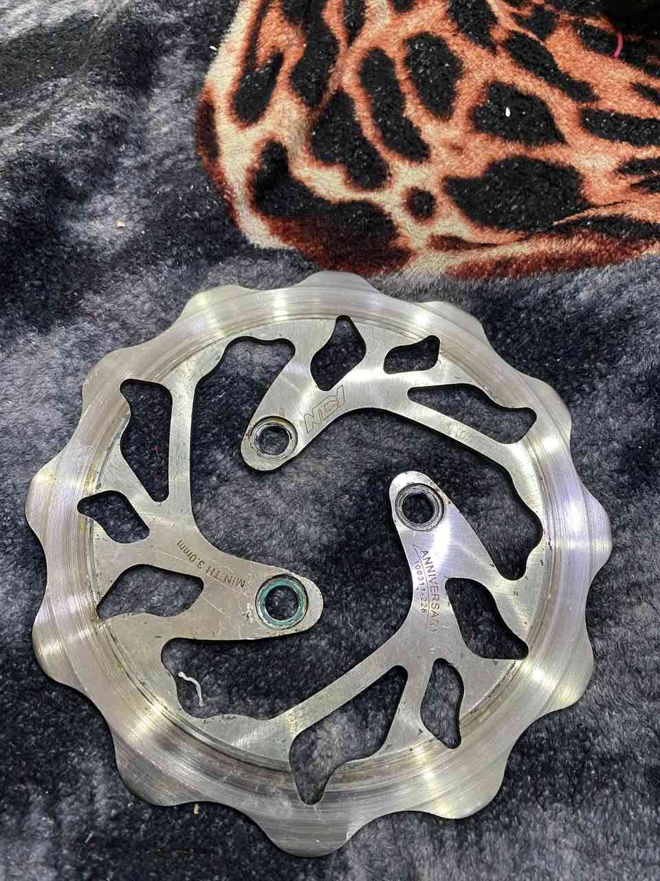 راض تزويد ب اسعار مناسبه

كزوز صجمي ابو الحساس يرهم لكل الدراجات النوزل والكابريتر وكالة MK مابي قطره لحيم

صينيه نضيفه ماركة NCY

صدر RRGS ذهبي لا گايم ولا ينضح دهن ولا مجفت

كلجات ماكس الأمامي RRGS والخلفي ماركة TFC وسبرنگه ضغط 1600 ناقصه صفاكه الكلجات (بيعه وحده مابيع ابحد)

بصرة/ابو الخصيب/عندي توصيل لكل المحافظات


**إذا كنت صاحب هذا الإعلان وتريد حذفه لأي سبب، رجاءا أرسل رسالة إلى الدعم الفني**