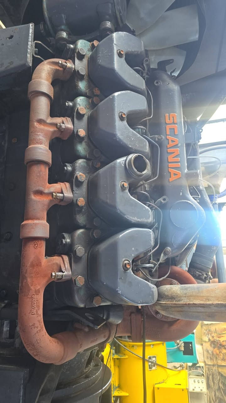 السلام عليكم سكانيا ١٤٢ صفر ٦ جديده الواقع احلى وانظف من الصورة سبب البيع  اريد اقسم الحمل  اشغل وهاي زايده عليه اللي تعجبه يتفضل ما متواجل على الفيس اللي يشتري يتفضل اتصل ***********
