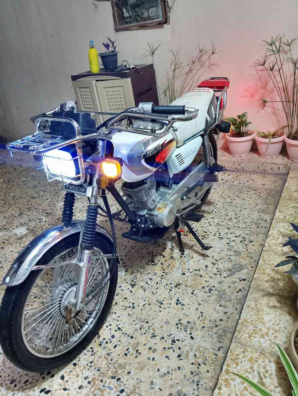السلام عليكم تايكر 20 ابو نمر كامل مكينه ما مفتوحة منفيس وصل بيع 580ومجال قليل ***********
