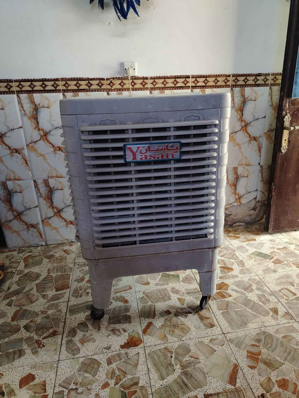 مبرده نضيفه للبيع حجم كبير سعر ١٠٠ مكان مدينه الصدر ***********
