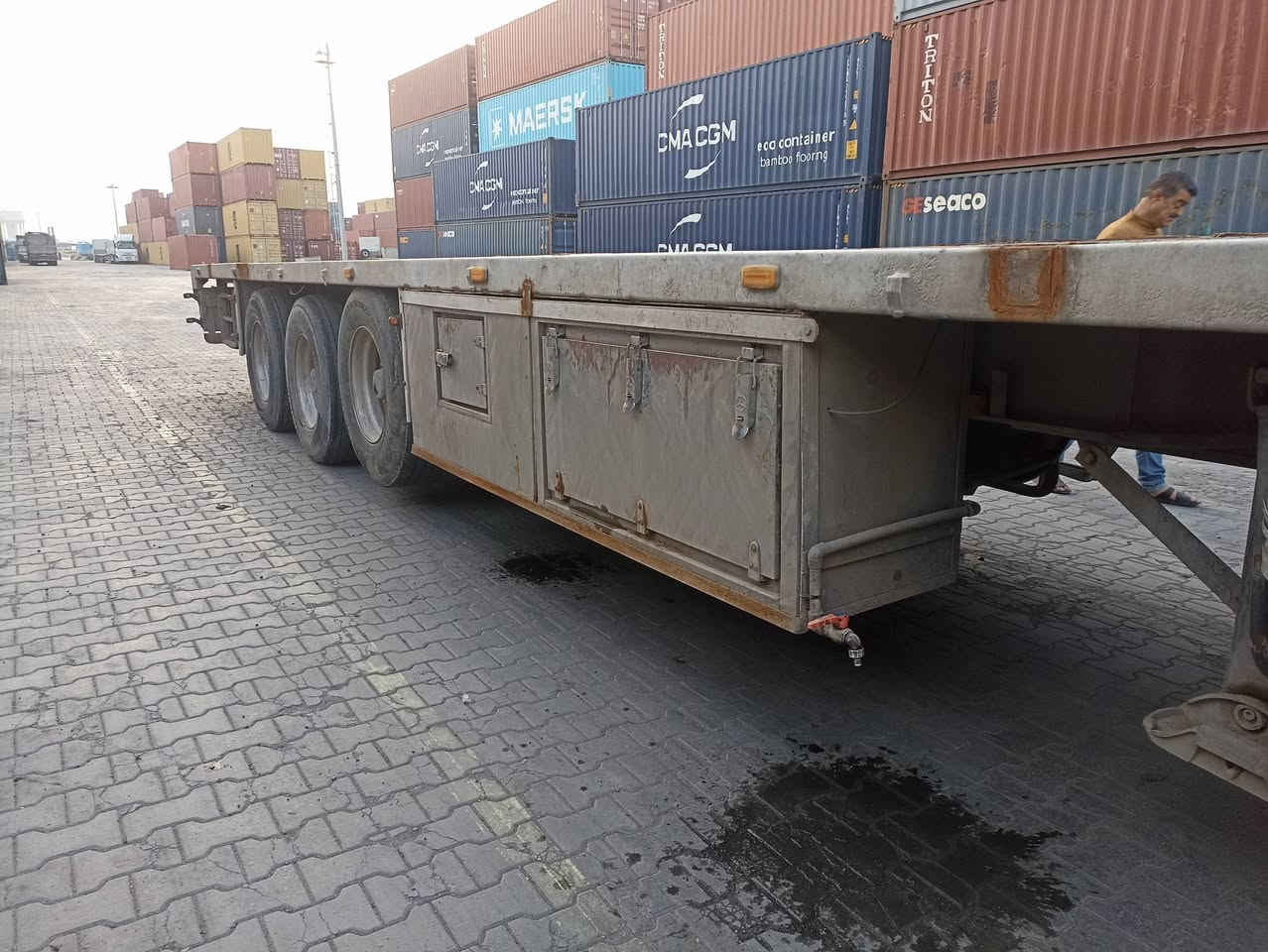 لبيع عربانه فلات بدون منفيس تاير نص عمر جاهز رقم الهاتف *********** سعر 60 وبيه مجال
